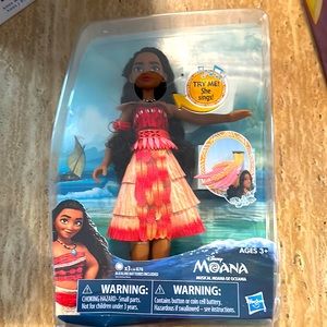 Brand new Moana, singing doll